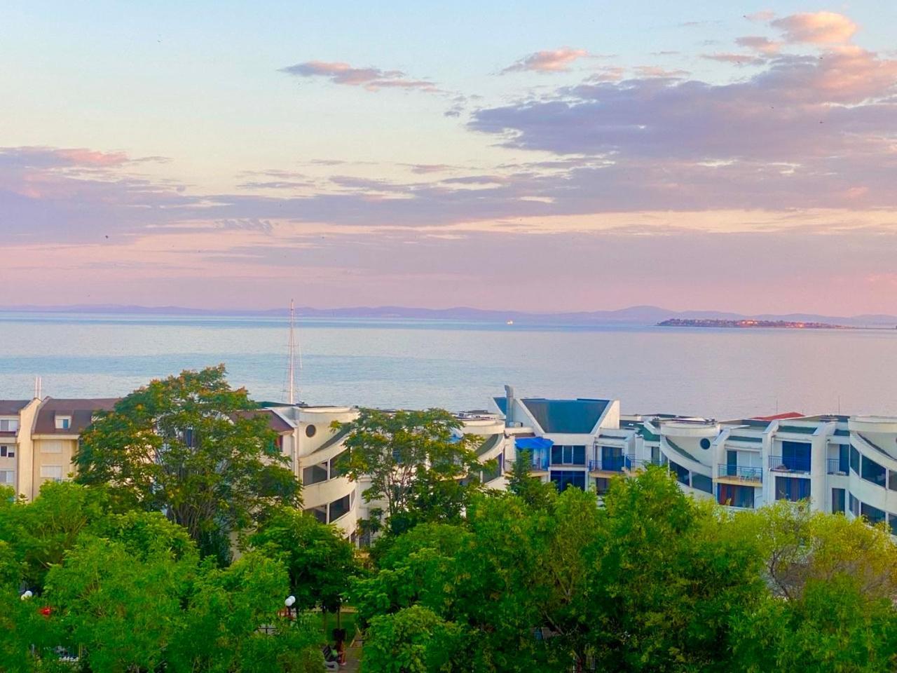 Апартаменты Delfin Sea View Свети-Влас Экстерьер фото